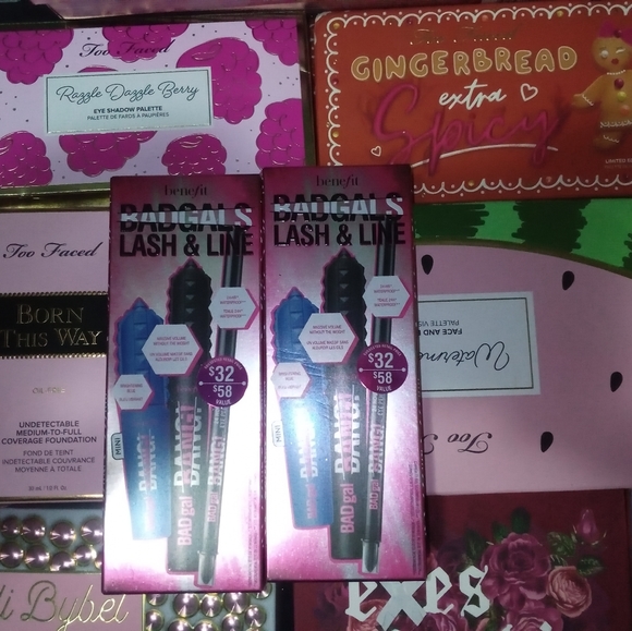 Makeup - Picture 5 of 5